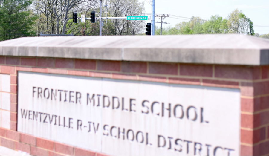  Frontier Middle School Traffic Light